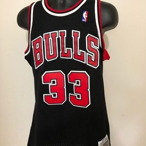 Scottie Pippen Mitchell & Ness NBA Swingman Jersey